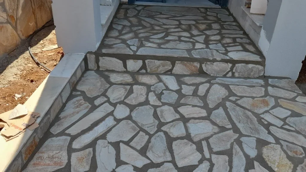 Doğal Taş Döşemeyle Bodrum Evlerine Zarafet Katın